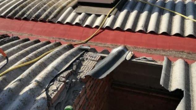 Cade dal tetto a Santa Croce, grave un uomo