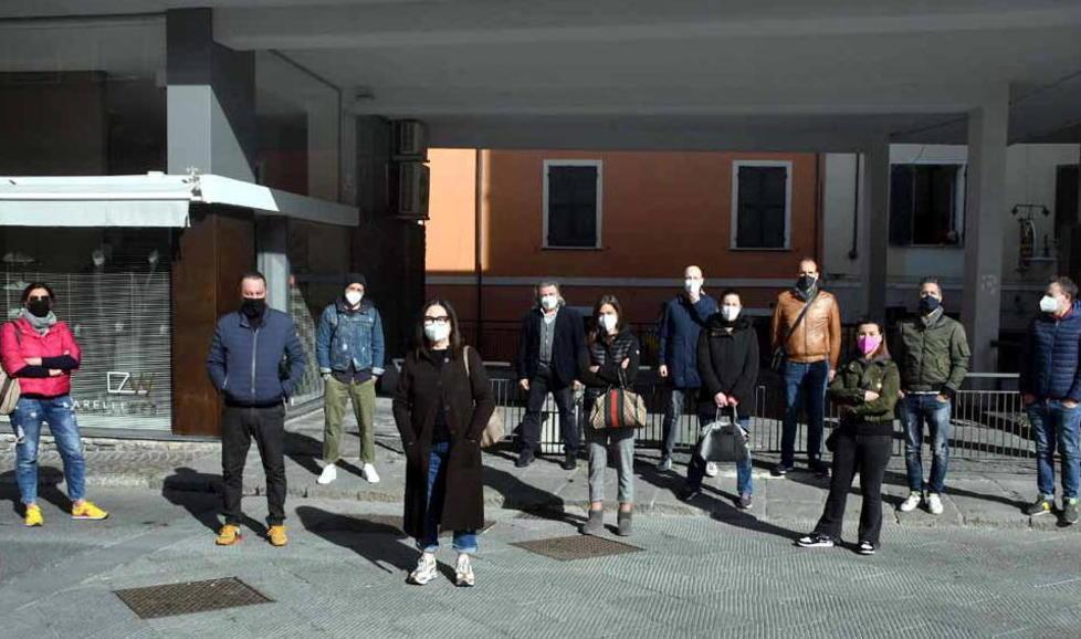 Negozianti disperati: «Con i contagi alti non c’entriamo nulla, lasciateci riaprire» 