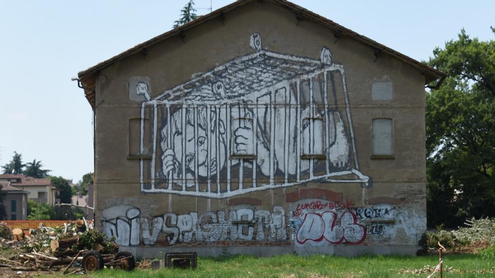Reggio Emilia, cancellato il murale simbolo della lotta al cantiere di via Luxemburg 