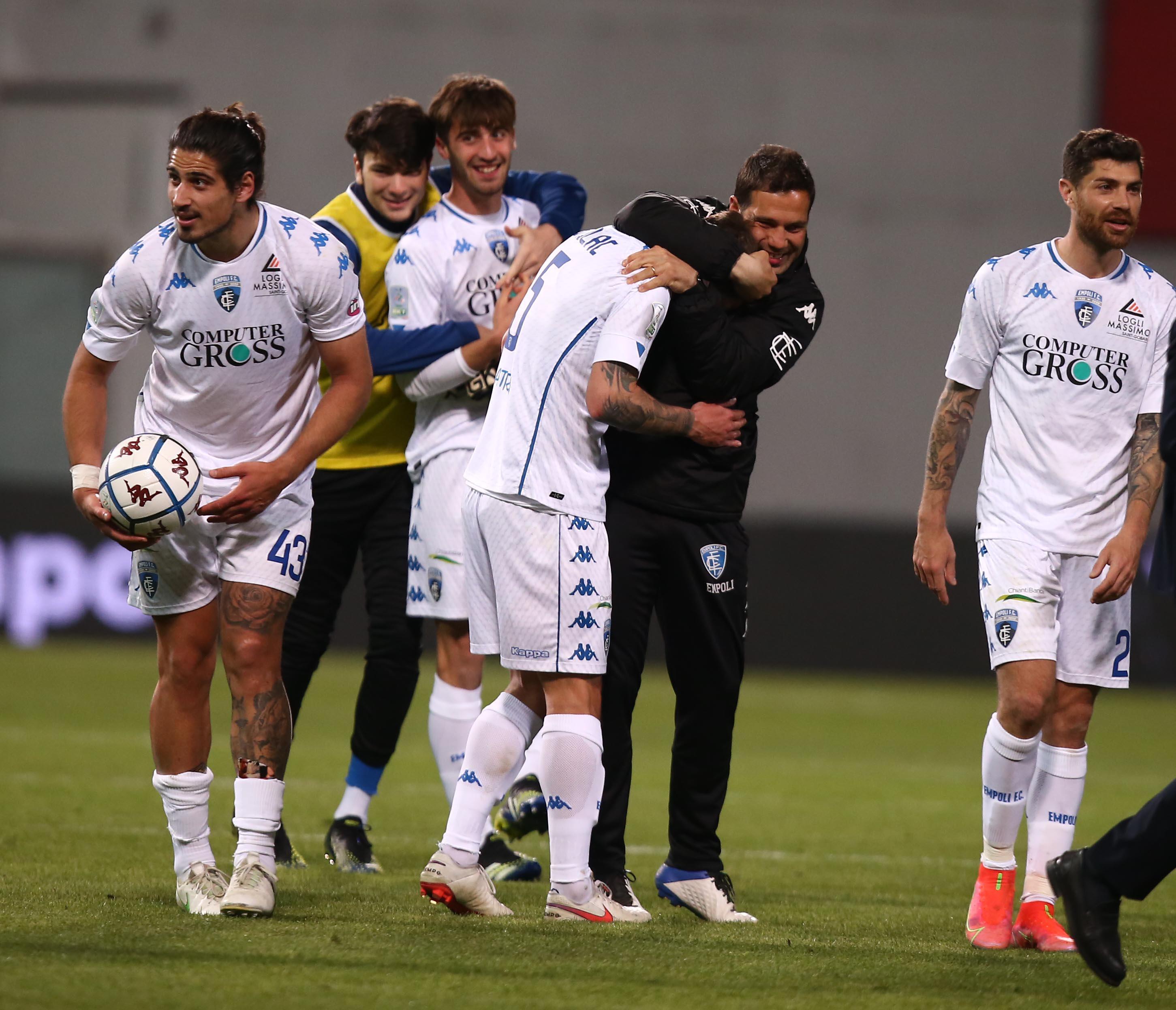 L'esultanza degli azzurri per la vittoria sulla Reggiana (foto Sestini)