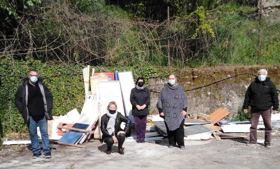 Sacchi, detriti e fusti d’olio Miseglia è una discarica E ci sono alberi pericolanti 