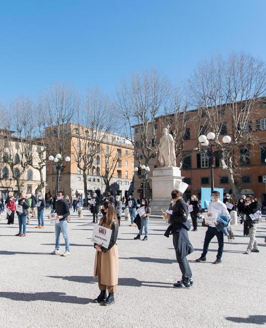 Aperti su prenotazione «Grazie dei consensi» 