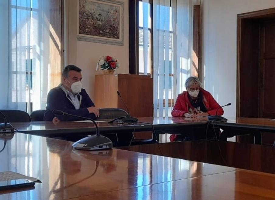 I sindaci coi commercianti «Riaperture da favorire» 