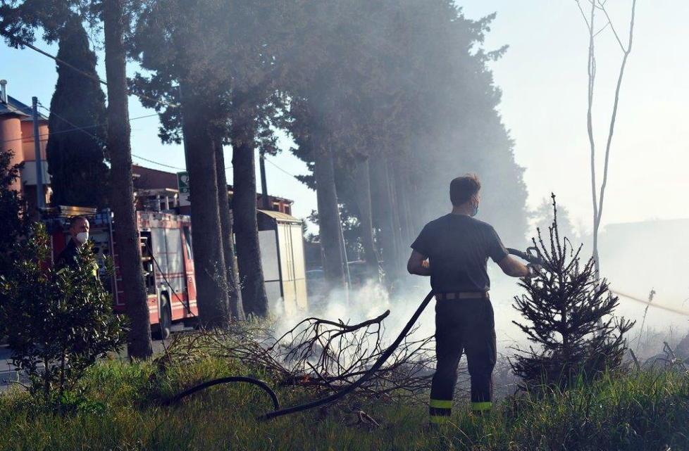 Fiamme alle Case Traffico bloccato