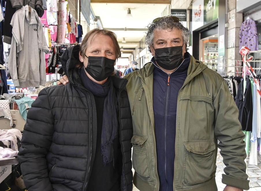 Dodici banchi aperti anche in zona rossa «È per non morire»