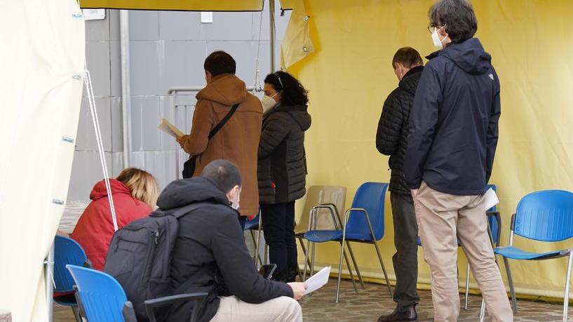 Vaccino, la prima dose al 14% dei cascinesi E sugli eventi culturali scintille in aula