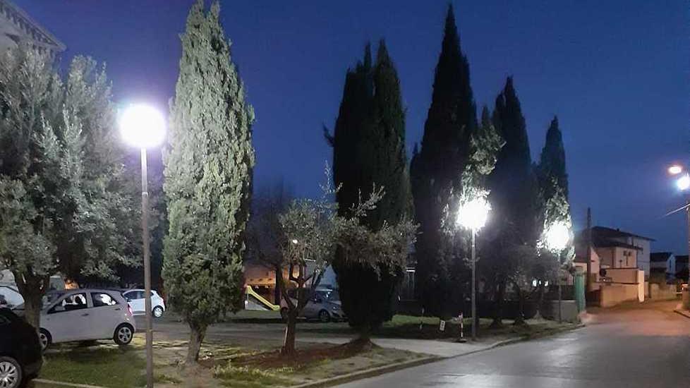 Nuove luci di fronte alla chiesa di Casciavola