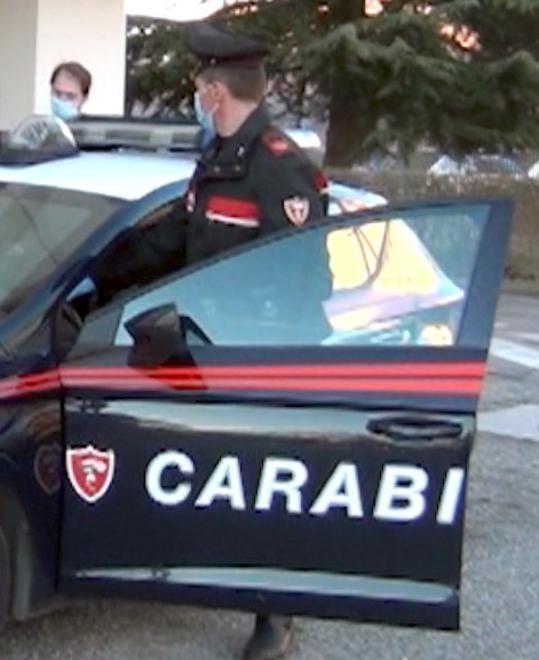 Agli arresti domiciliari finisce nei guai a 84 anni