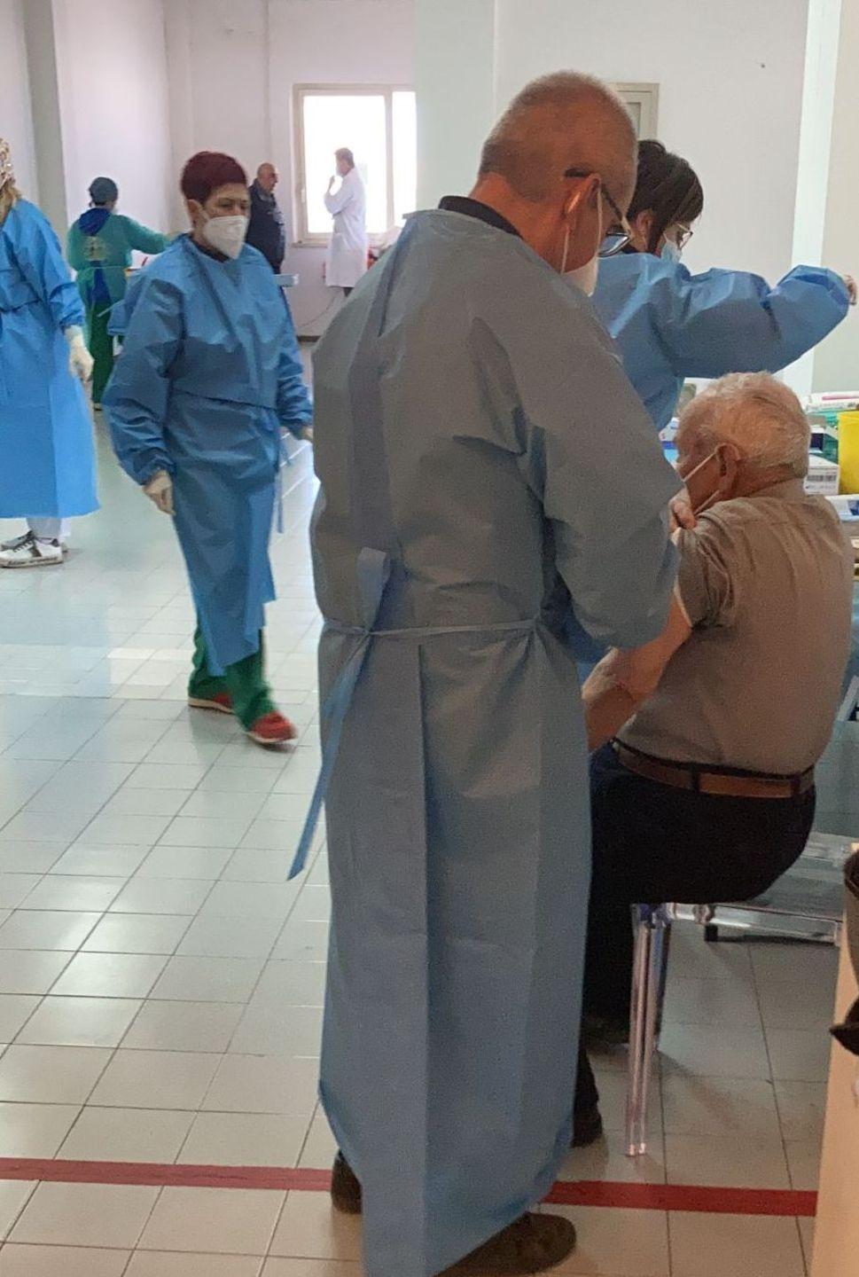 Week-end con vaccini e screening anti-covid