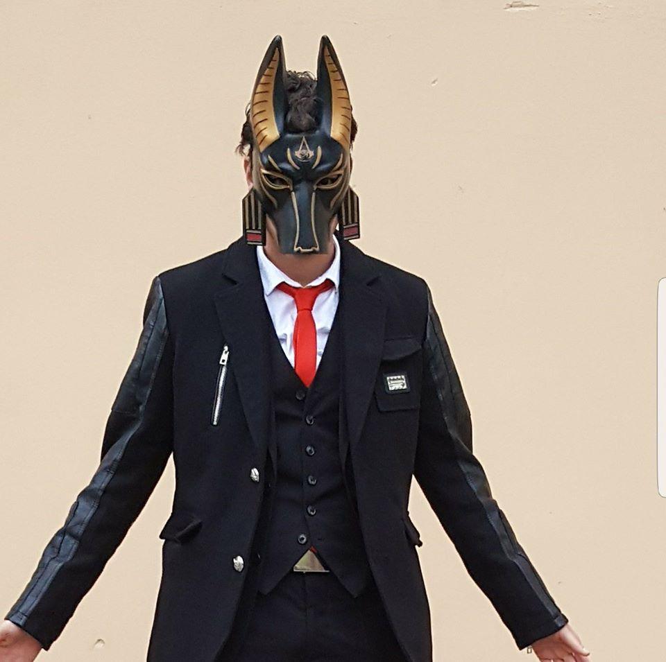 Matteo Valdambrini con l’antica maschera di Hammurabi