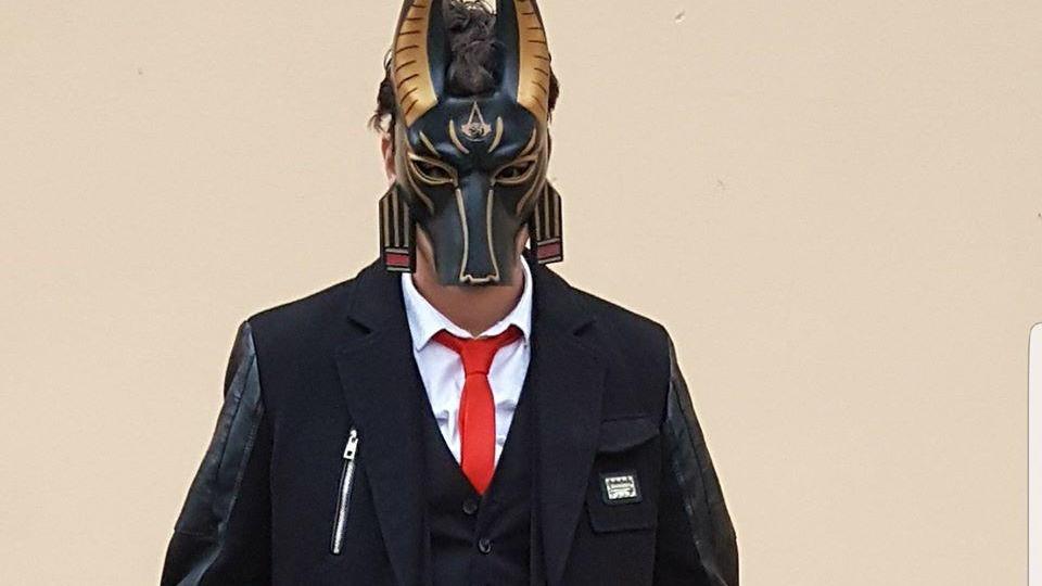 Matteo Valdambrini con l’antica maschera di Hammurabi