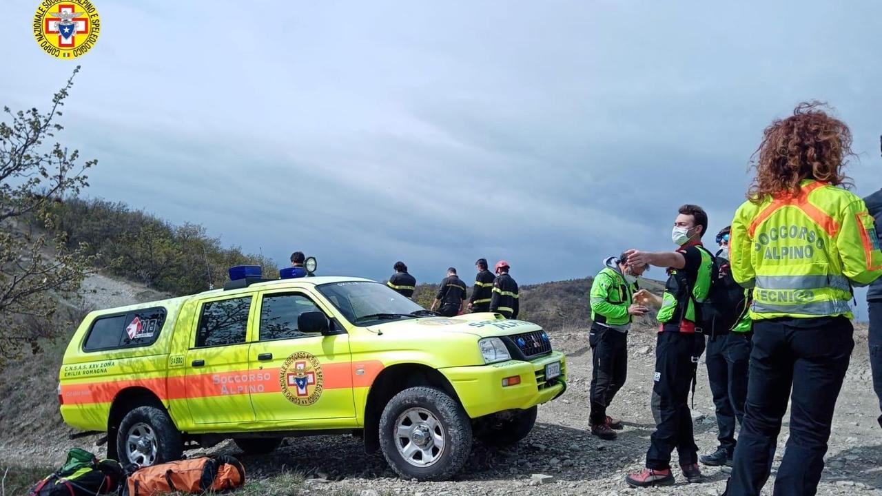 Un biker di 43 anni cade e si ferisce lungo il sentiero, soccorso dal Saer
