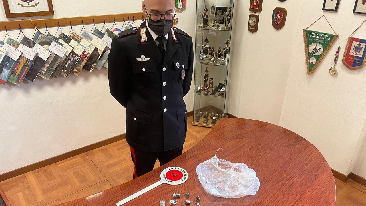 Modena. Spacciatore di hascisc arrestato in viale Monte Kosica