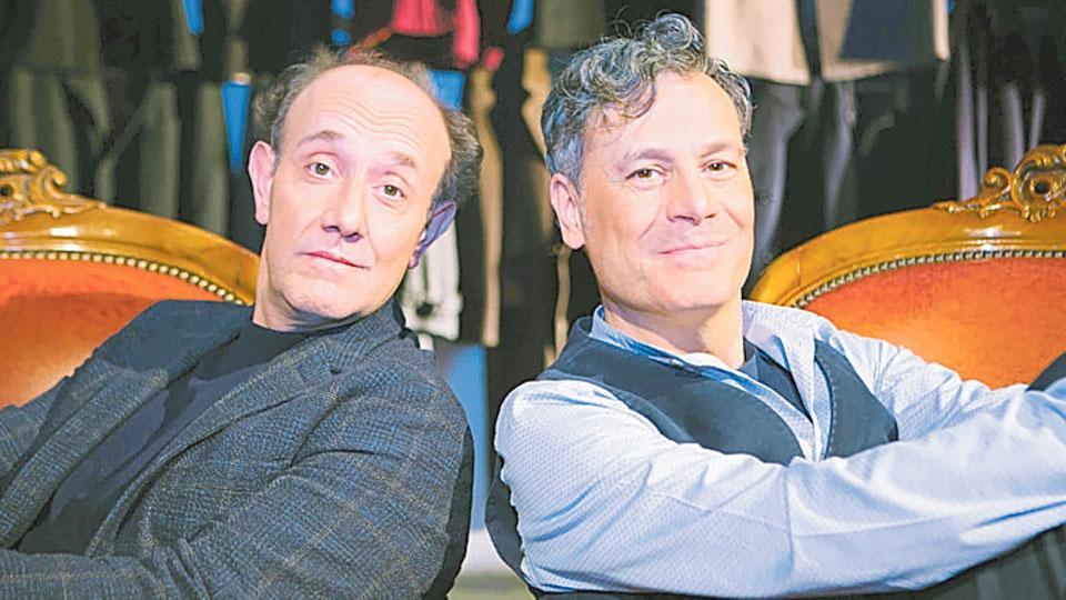 Ale e Franz festeggiano 25 anni di carriera: si ride con “Fuori tema”