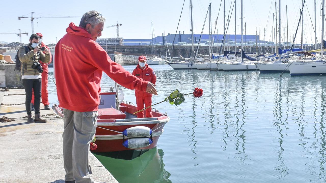 La sorella morta abbracciando due coniugi, le inchieste e il vaffa al comandante: Loris Rispoli e una vita per la verità sul Moby Prince