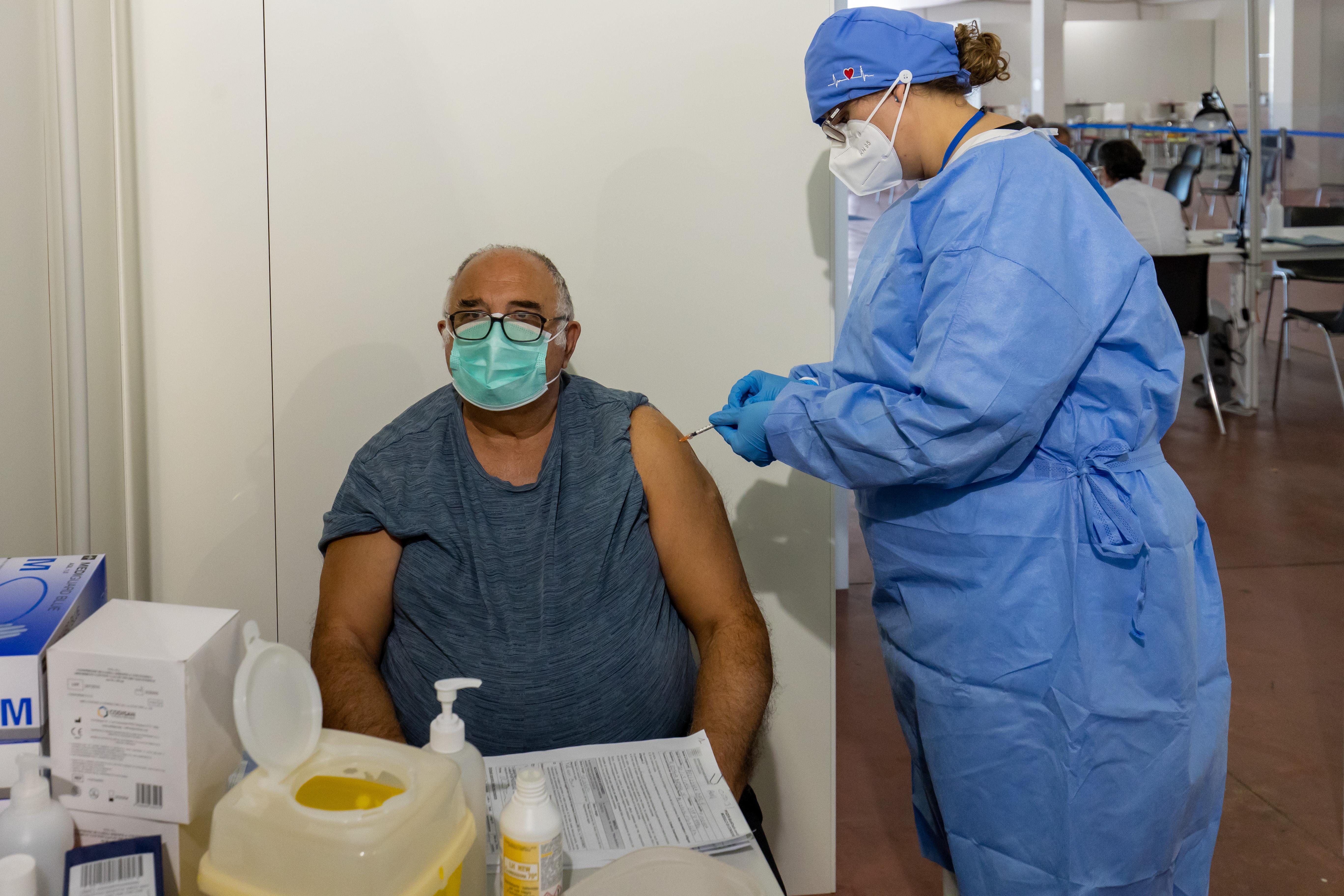 Vaccino, da lunedì le prenotazioni per la fascia 70-74 anni