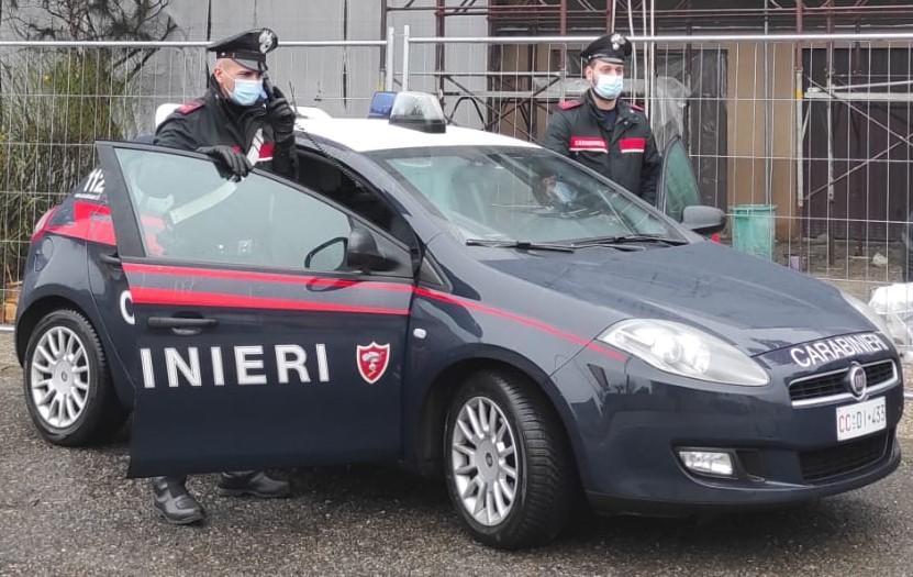 Segnalato come "esibizionista" viene sanzionato per violazione della zona rossa