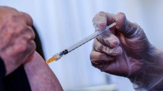 Vaccini: over 80; Toscana recupera su 1/a dose, media Italia
