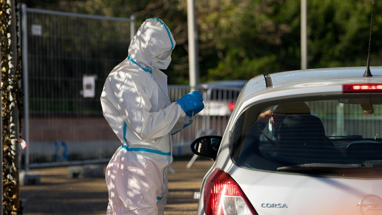 Covid, medici e infermieri non si presentano allo screening: caos nel Sassarese