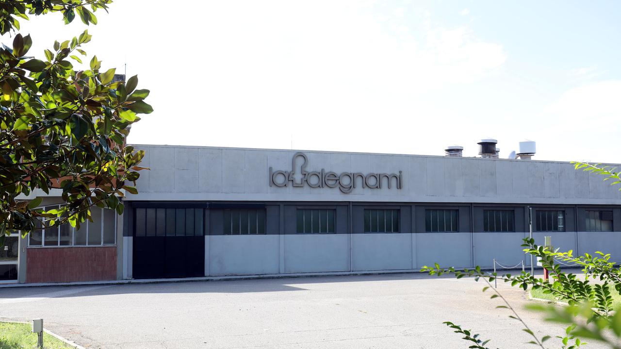 Lo stabilimento "La Falegnami" di Castelfiorentino (foto Carlo Sestini)
