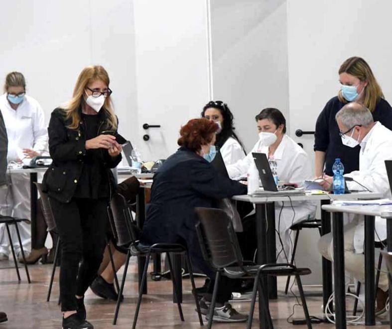 Centro vaccini e Centrale tracciamento: 4mila euro al giorno. Mille solo di gas 