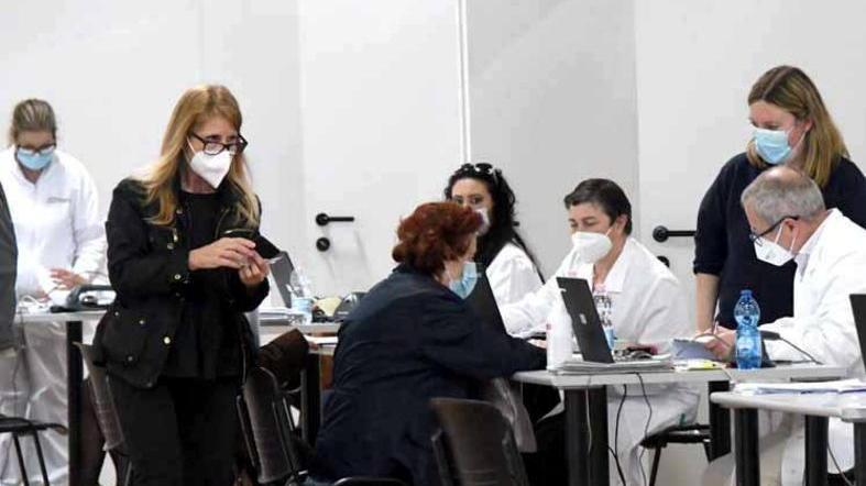 Centro vaccini e Centrale tracciamento: 4mila euro al giorno. Mille solo di gas