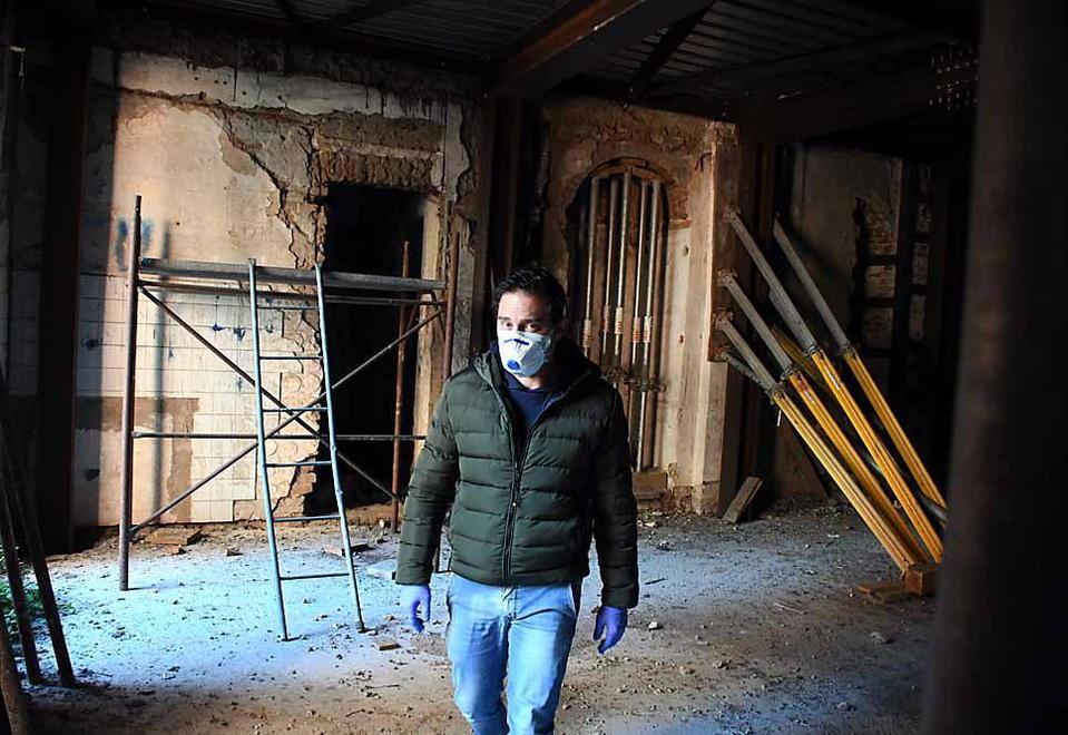 Il Comitato Politeama: «Adesso mettete in sicurezza il palazzo»