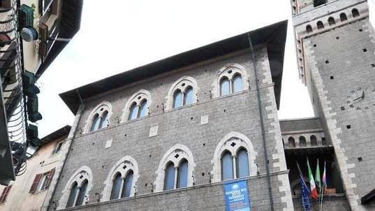 La crisi colpisce ancora duro, tante famiglie bussano al Comune