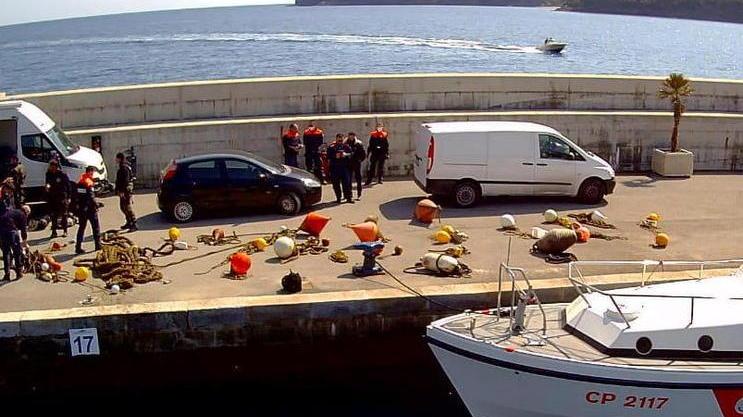 Abusivismo in mare Scattano i sequestri di boe, funi e gavitelli
