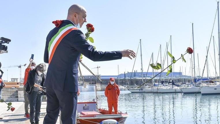 Parole, musica e il ricordo Una giornata di commozione