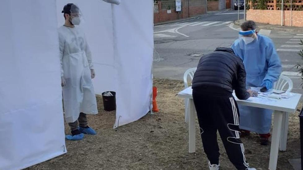 Croce rossa in campo per i tamponi agli studenti
