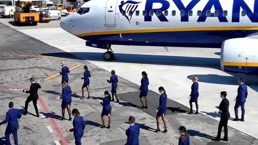 Ryanair fa promozione sulle note di Jerusalema: il video spopola sul web
