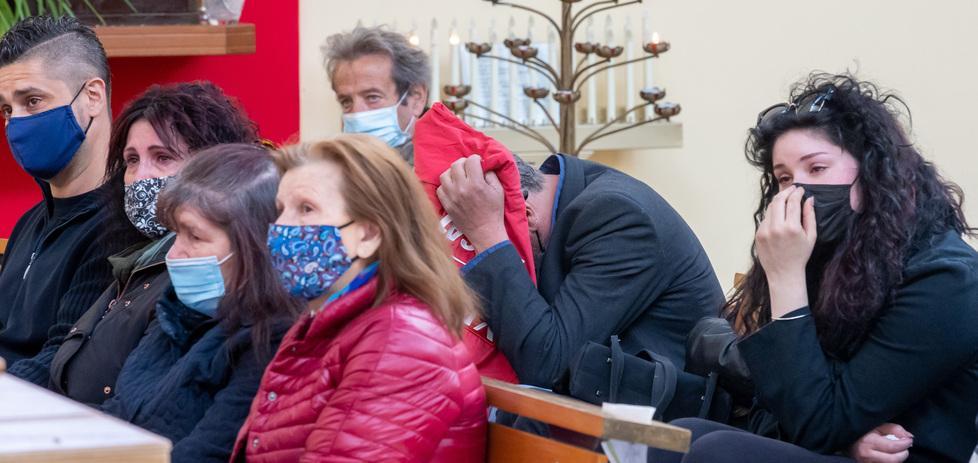 «Il nostro Dario era gioia, allegria, vitalità» Insieme per l’ultimo saluto al super nonno 