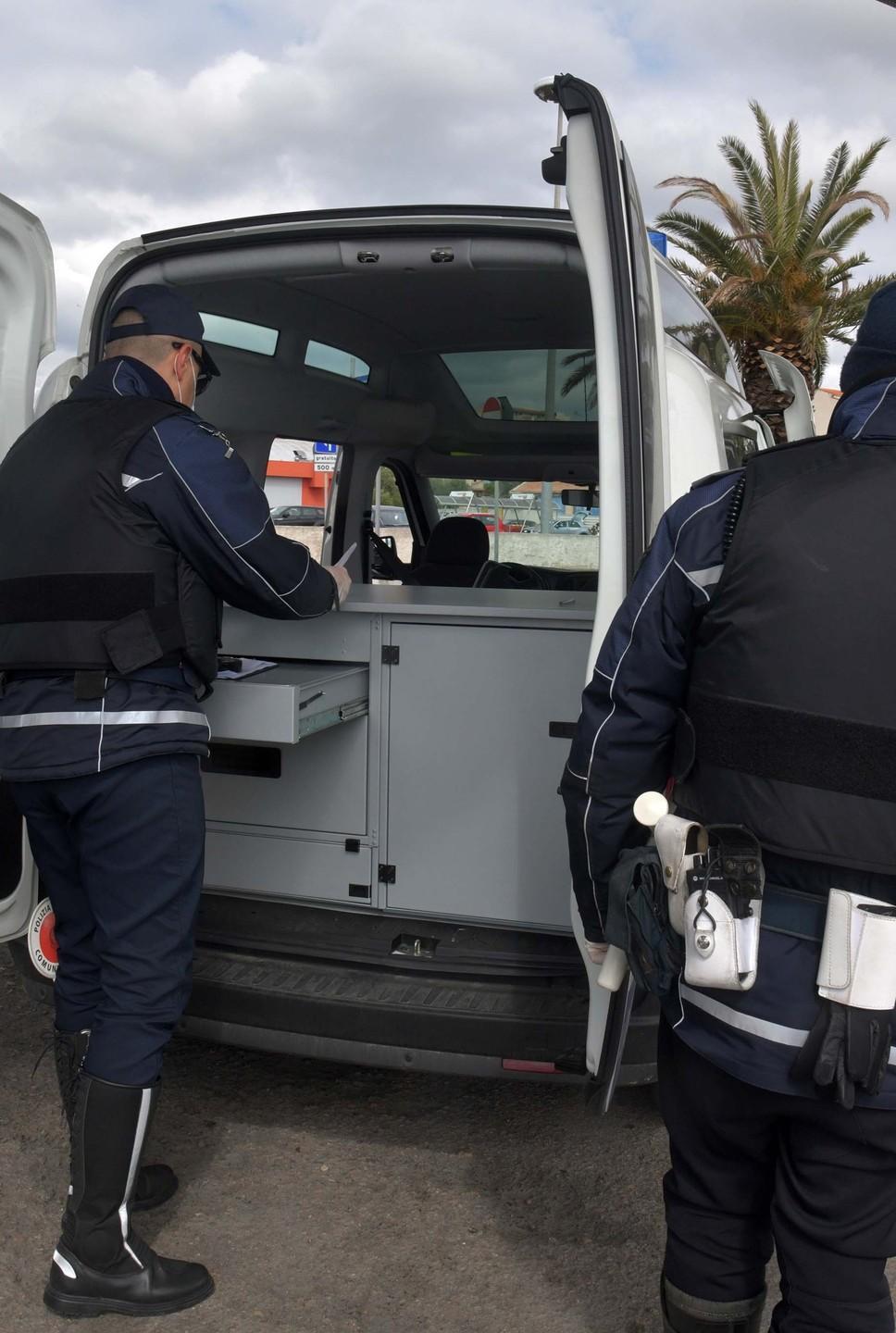 Bar multato e chiuso dai vigili: violate le norme anti contagio 