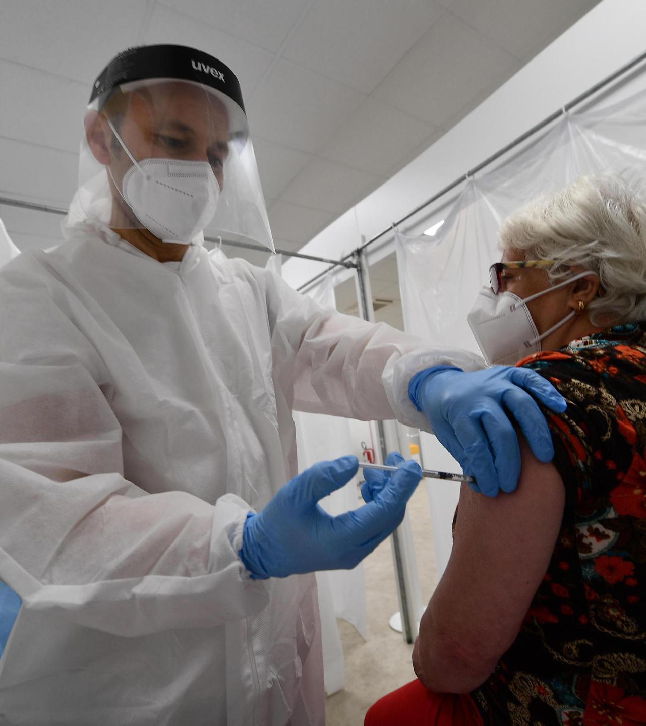 Cgil: «Si vaccini l’isola per far partire il turismo» 