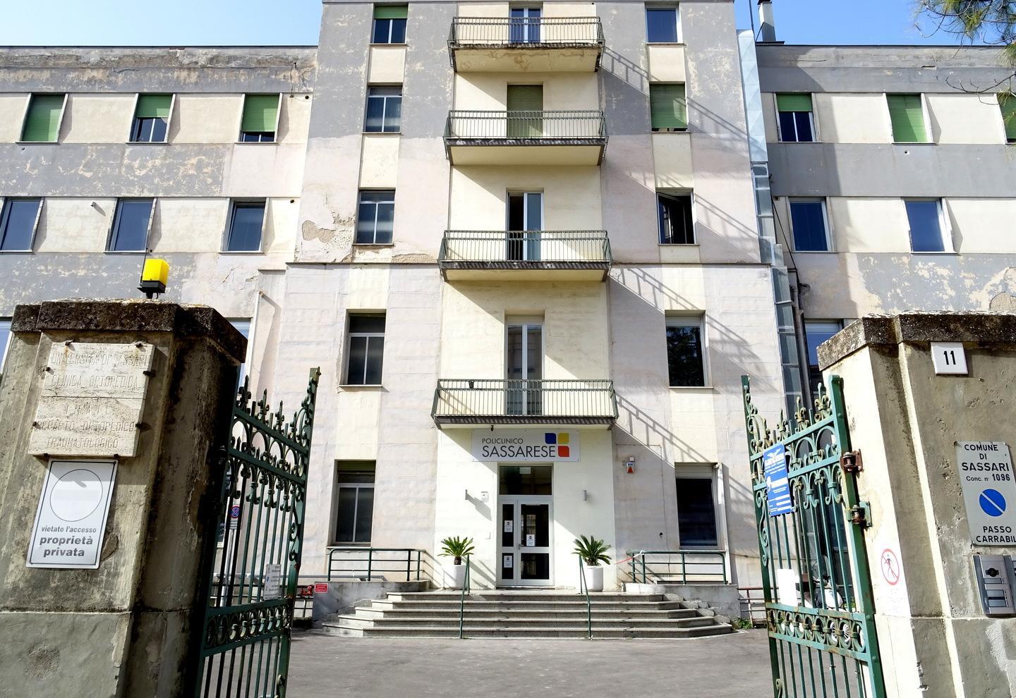 Covid, la morte del chirurgo a Sassari: «Al Policlinico regole non rispettate» 