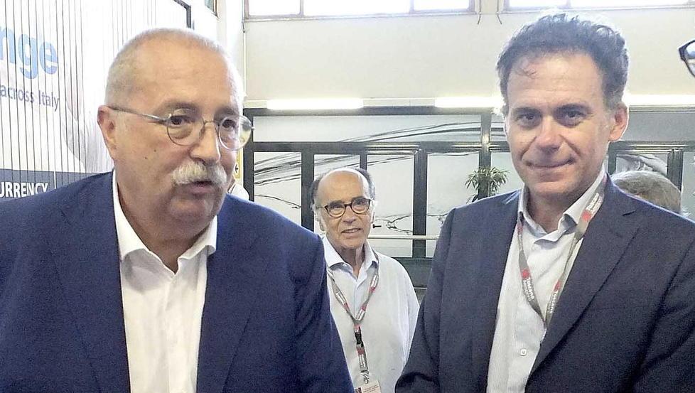 Il sindaco Michele Conti, a destra, con l’ad di Toscana Aeroporti, Roberto Naldi