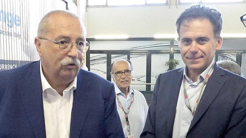 Il sindaco Michele Conti, a destra, con l’ad di Toscana Aeroporti, Roberto Naldi