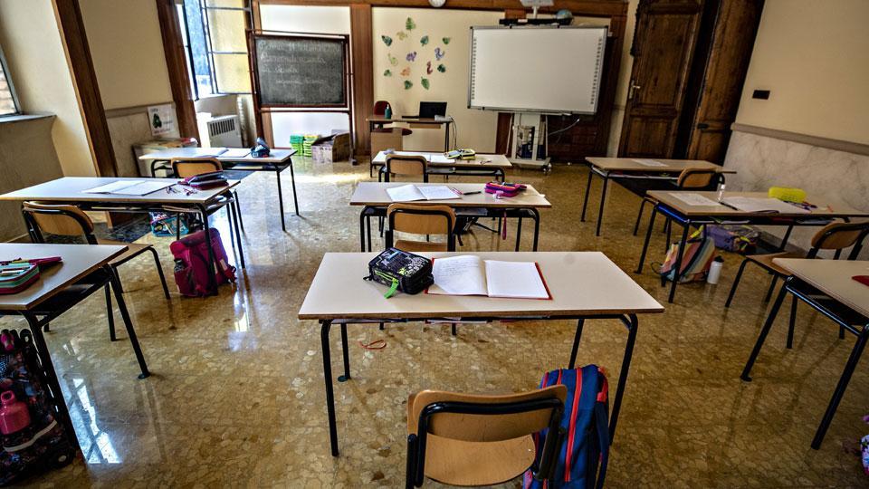 Nelle scuole apuane si liberano 167 posti per i pensionamenti di docenti e bidelli 