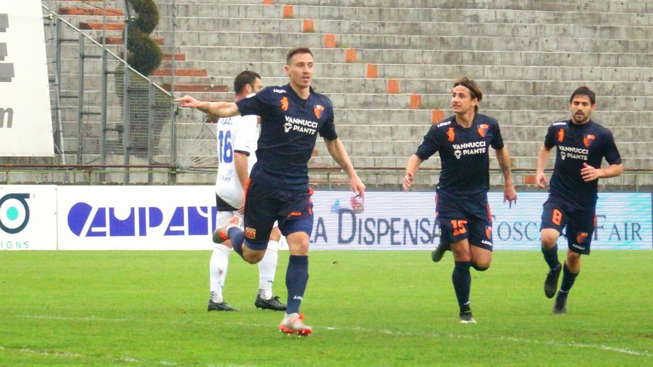 L'esultanza di Matteo Chinellato dopo aver segnato il gol (Foto Gori)