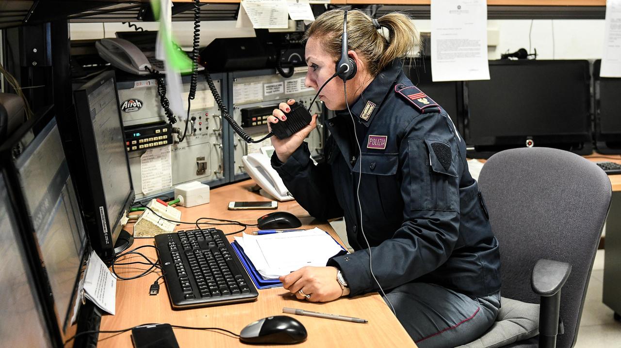 Cena clandestina nella villa mentre i proprietari sono all'estero