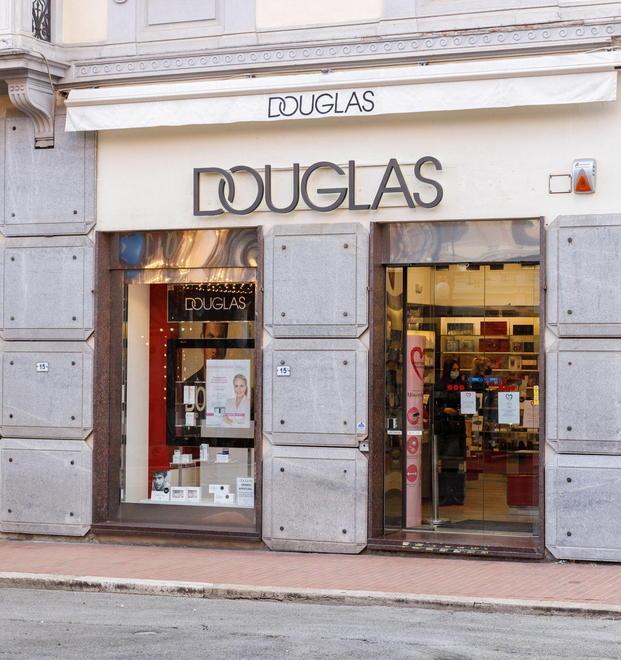 Douglas non arretra: chiuderà i negozi di Cascina e Navacchio 