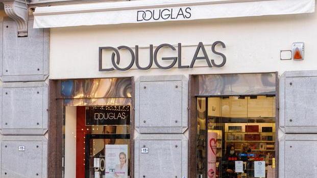 Douglas non arretra: chiuderà i negozi di Cascina e Navacchio