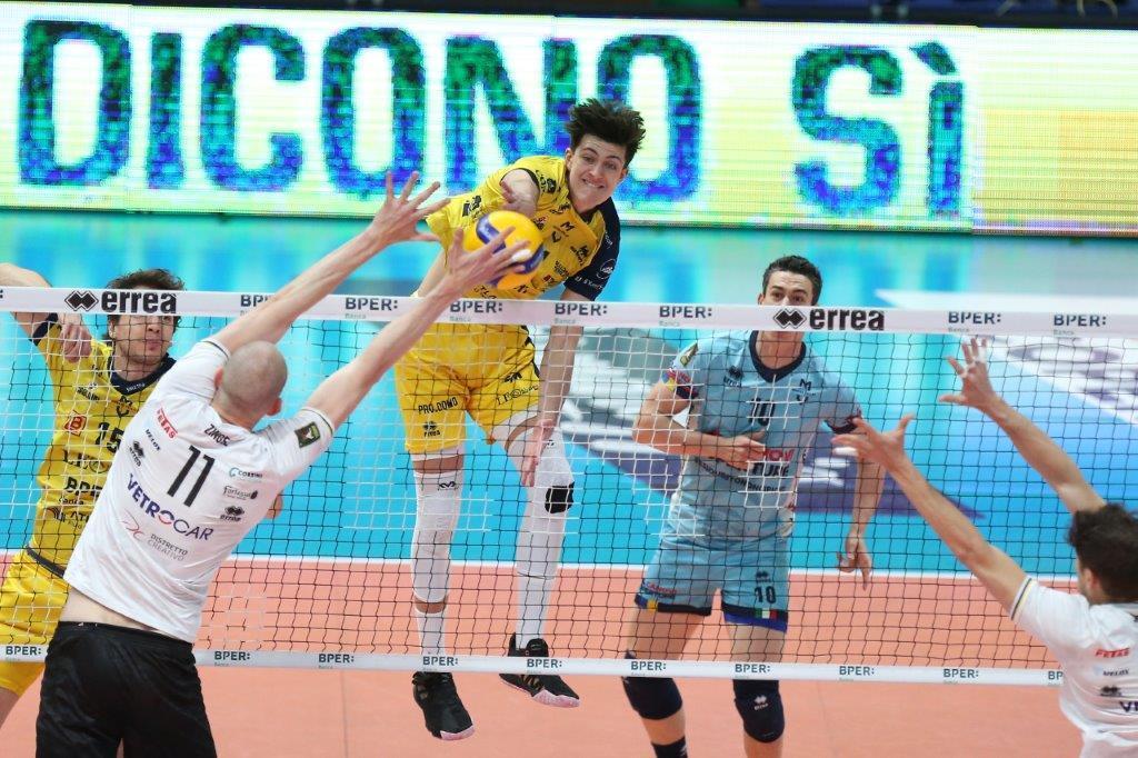 Modena Volley resta agganciata alla Challenge Cup. Verona e Stoytchev ko