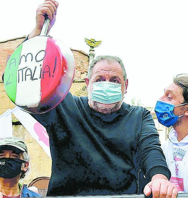Lo chef Vissani durante le proteste dei ristoratori toscani a Roma