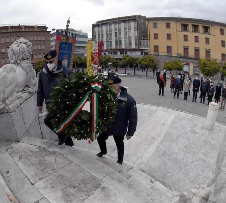 La Liberazione continua a dividere E scoppia il caso della stele del partigiano 