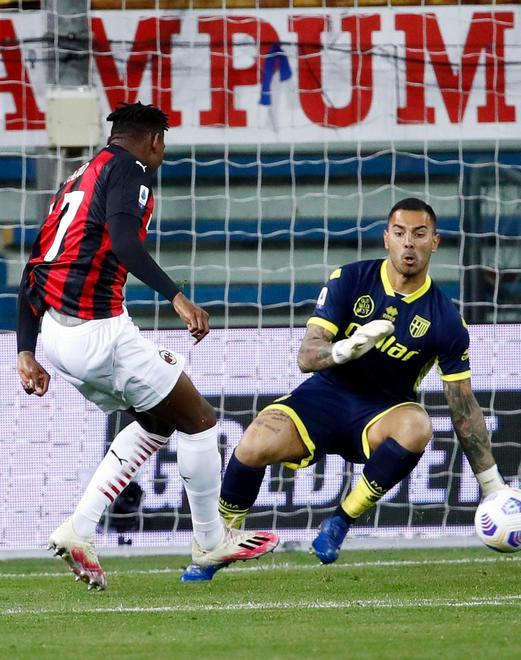 Nel bene e nel male è Milan Ibra si fa cacciare a Parma ma i rossoneri ripartono