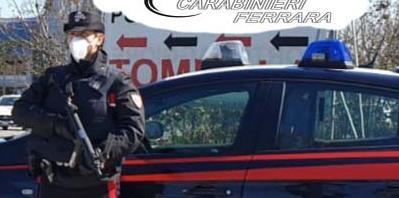 La droga gettata dal finestrino finisce sull’auto dei carabinieri 