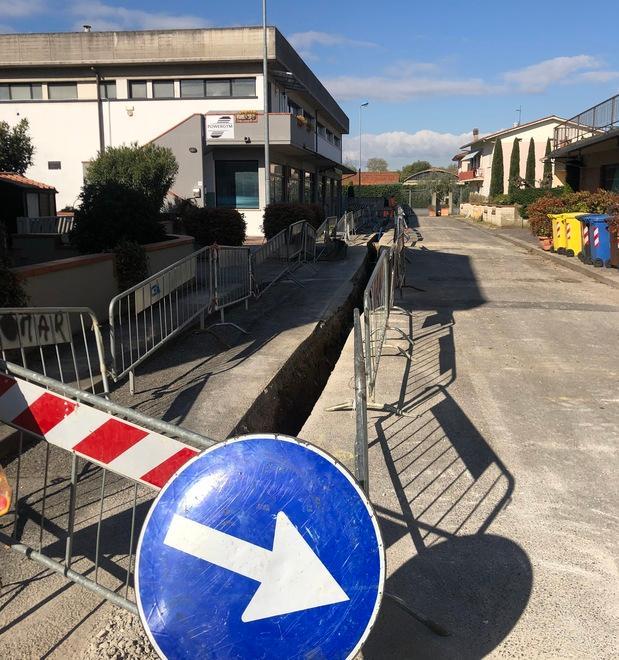 Via Traversa Buggianese occupata dal cantiere per il nuovo acquedotto 