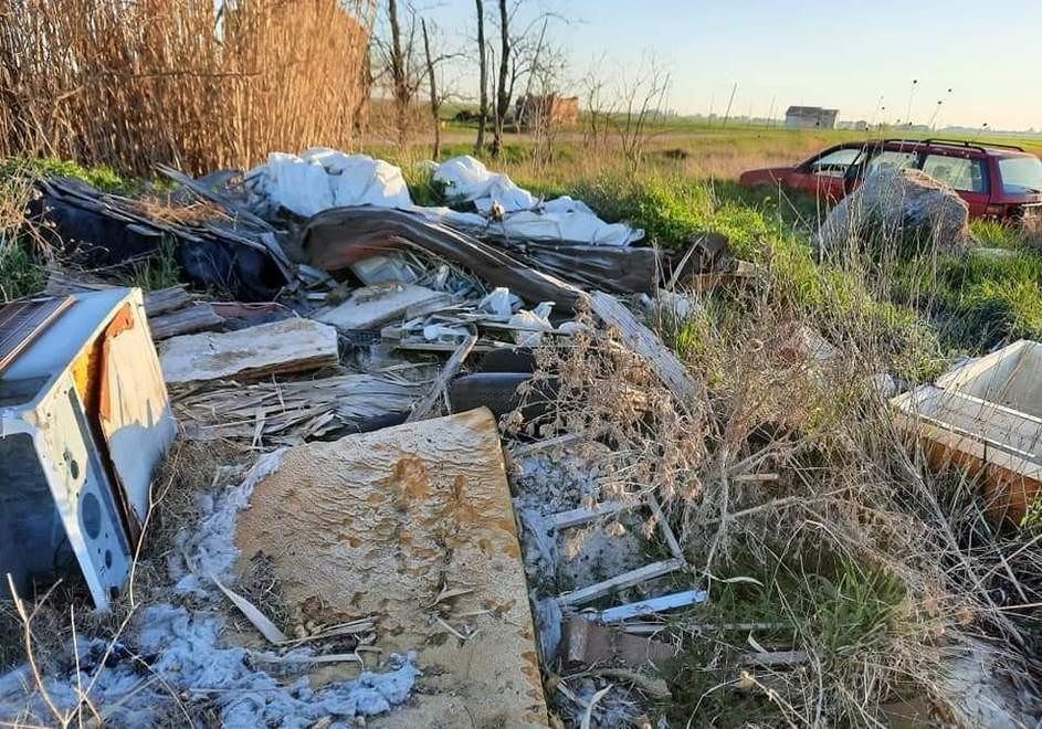 I campi come una discarica